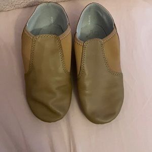 NWOT jazz shoes tan color size 13